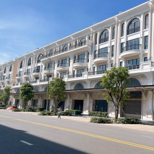 Bán Shophouse Đinh Thị Thi , DT: 7x20m nhà 1 trệt 4 lầu Full Nội Thất