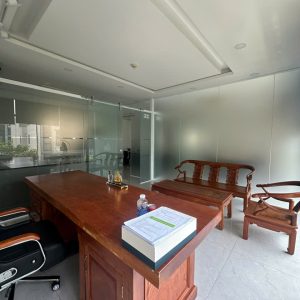 Cho thuê văn phòng căn góc 2 mặt tiền Full nội thất vào làm việc ngay tại KĐT Vạn Phúc City.
