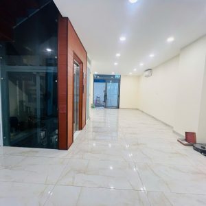 Cho thuê tầng trệt hoàn thiện đẹp,trống suốt,đầy đủ máy lạnh làm văn phòng tại KĐT Vạn Phúc
