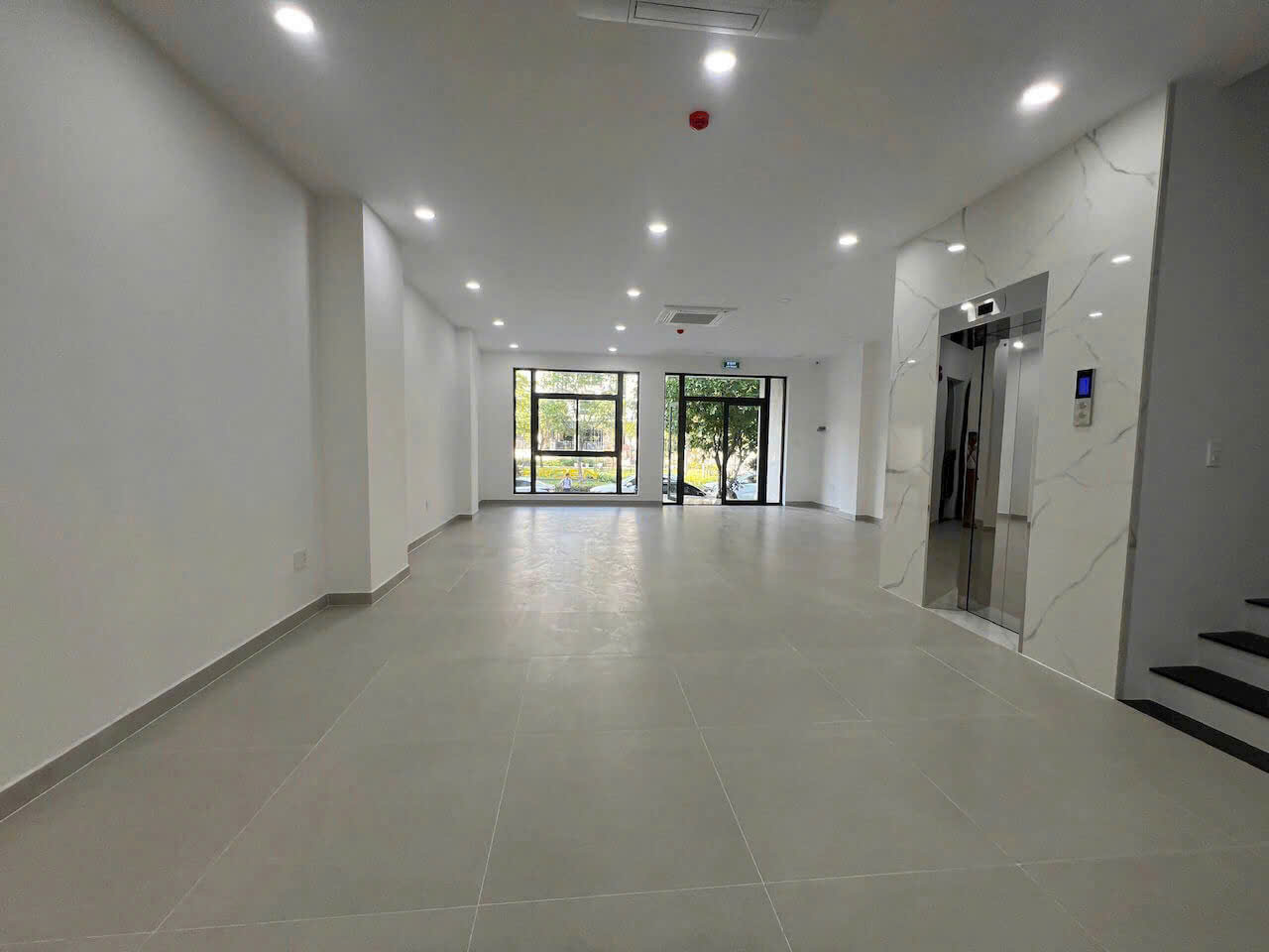Cho thuê 2 sàn liền kề 7*20m trống suốt dễ dàng Setup theo nhu cầu đầy đủ máy lạnh làm văn phòng tại Vạn Phúc City. - Ảnh 5