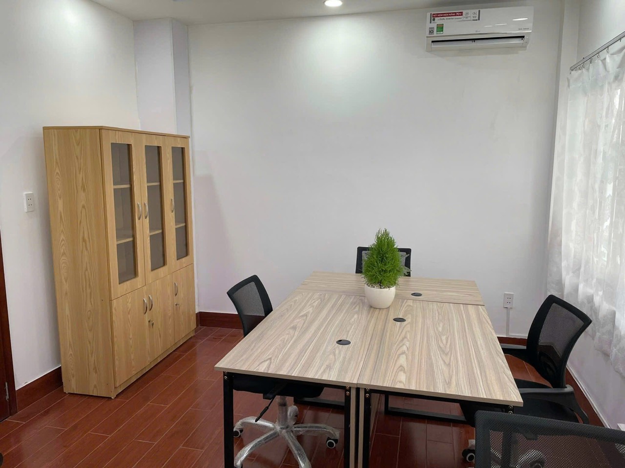 Cho thuê văn phòng nhỏ xinh đầy đủ nội thất mặt tiền đường lớn KĐT Vạn Phúc City - Ảnh 7
