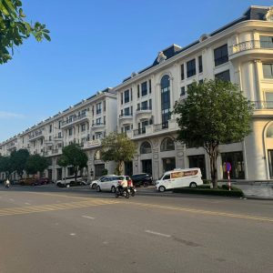 Nguyên căn trục chính Đinh Thị Thi, đường 35m, DT 7x21m, 1 trệt 4 lầu, có thang máy, full máy lạnh