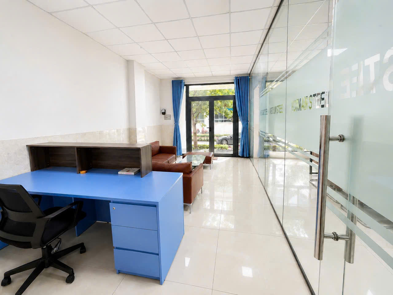 Cho thuê văn phòng tầng trệt 7*20m Full nội thất vào làm việc ngay KĐT Vạn Phúc City - Ảnh 2