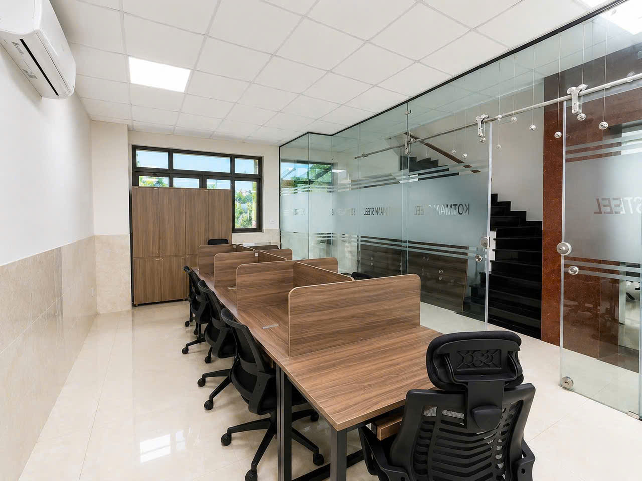 Cho thuê văn phòng tầng trệt 7*20m Full nội thất vào làm việc ngay KĐT Vạn Phúc City - Ảnh 4
